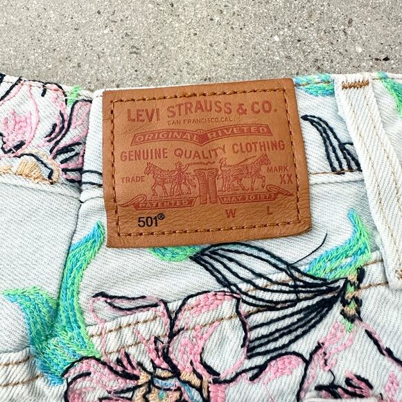 Levi's Premium 501 High Rise Hella Bloom Embroidered Floral Denim Shorts - Picture 5 of 9